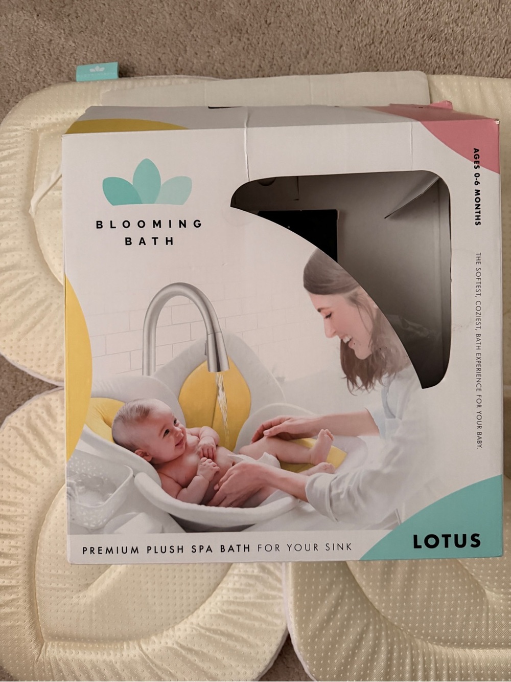 NWT Blooming Bath Lotus Plush Spa Bath in Yellow - Gentle Baby Sink Bath Support